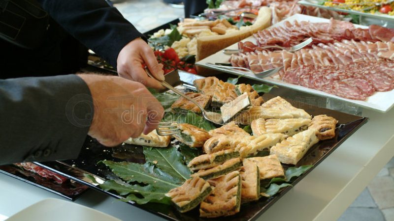 老年膨化食品：如何挑选更健康的选择**